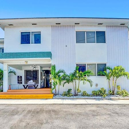 Christmas Retreat Walk To Dania Beach Pool Εξωτερικό φωτογραφία
