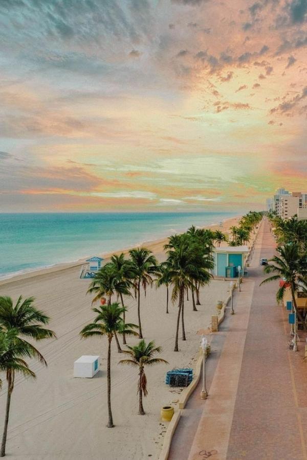 Christmas Retreat Walk To Dania Beach Pool Εξωτερικό φωτογραφία
